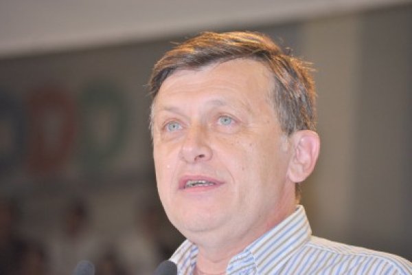 Antonescu cere demisia lui Băsescu
